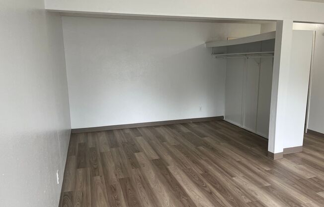 Studio, 1 bath, 476 sqft, $950, Unit 16