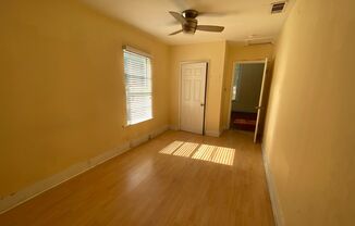 Charming & Updated 3 BR / 2 BA House Downtown & Walking Distance to the University of TX / Wood Floors