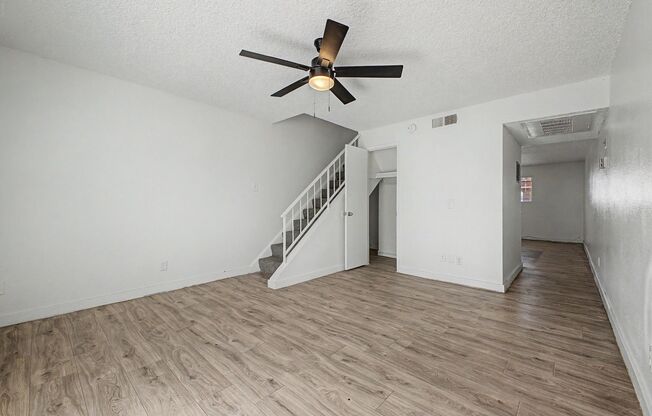2 beds, 2 baths, 992 sqft, $1,595, Unit 24