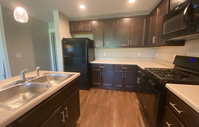 3 beds, 2 baths, 1,381 sqft, $2,371, Unit 2205-203