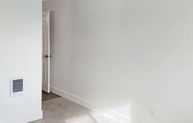 2 beds, 1 bath, 886 sqft, $1,575, Unit 117