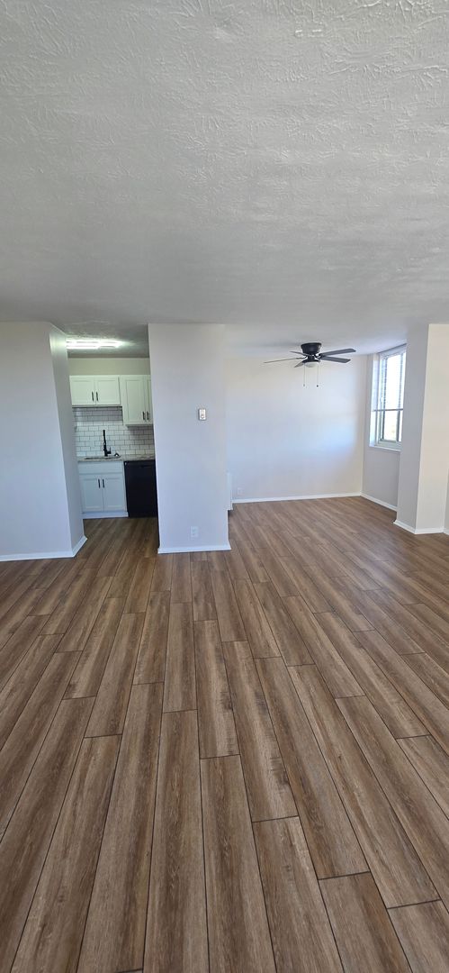 2 beds, 1.5 baths, 1,145 sqft, $1,300, Unit 77-7B2