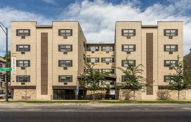 Sheridan Terrace in Rogers Park, IL