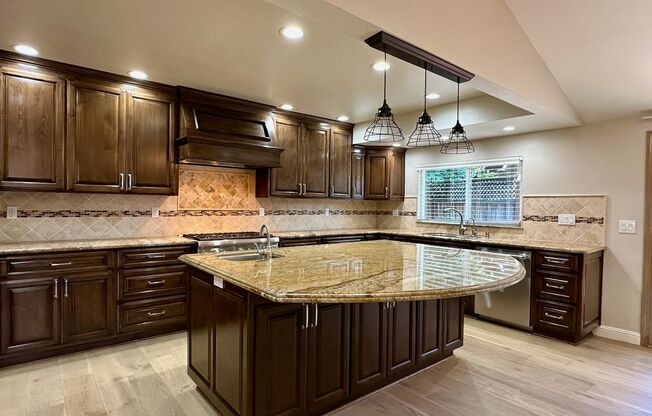 Recently Remodeled Home- Gourmet Kitchen- Near Downtown Campbell - 1 Primary Suite and 1 Junior Suite