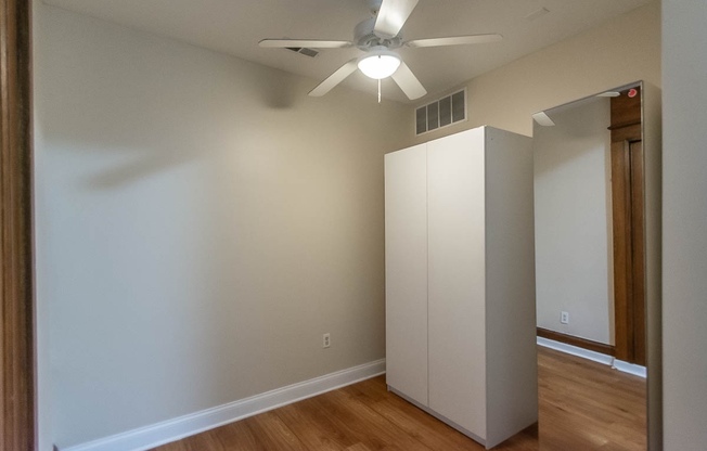 Studio, 1 bath, 328 sqft, $1,299, Unit 305