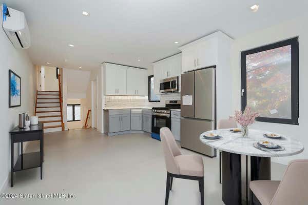 2 beds, 2 baths, 1,150 sqft, $3,250, Unit 23