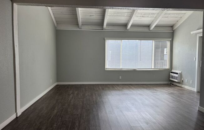 2 beds, 1 bath, 970 sqft, $2,860, Unit 0116