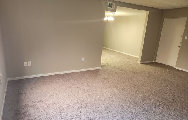 2 beds, 2 baths, 1,220 sqft, $1,505, Unit WG1-614
