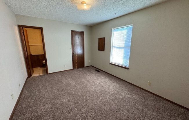 3 beds, 2 baths and a 2 car garage duplex for rent in Moore near 12th Street and I-35!