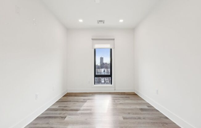 1 bed, 1 bath, 720 sqft, $2,250, Unit 605