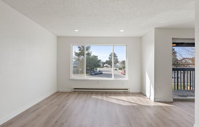 Kamden Court: Leasing Specials! Great location in Kennewick!