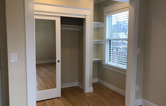 Studio, 1 bath, 300 sqft, $1,170, Unit 21