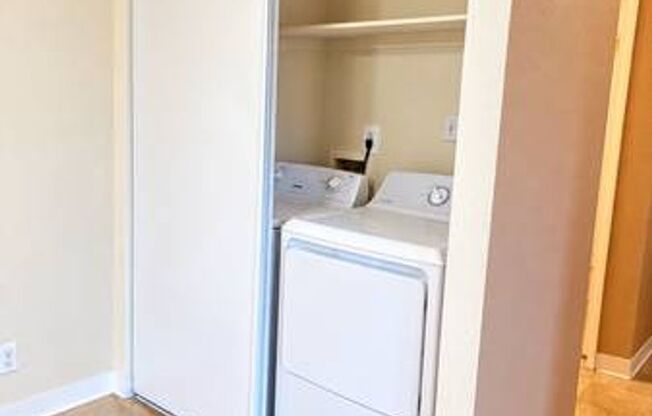 2 beds, 1 bath, 850 sqft, $1,695, Unit 233