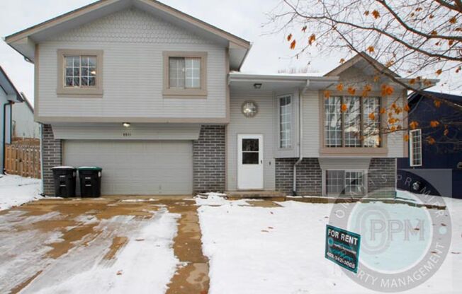 Comfortable and Cozy 3 Bedroom/2 Bath Home