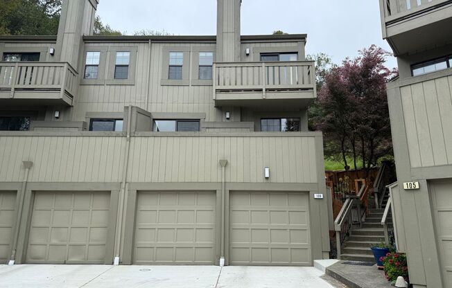 LARGE TWO BEDROOM TWO AND HALF BATH, QUAIL HOLLOW TOWNHOUSE, SHORT TERM RENTAL AVAILABLE TO 02-28-2026