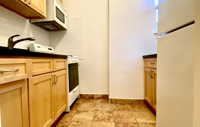 1 bed, 1 bath, $3,300, Unit 3C