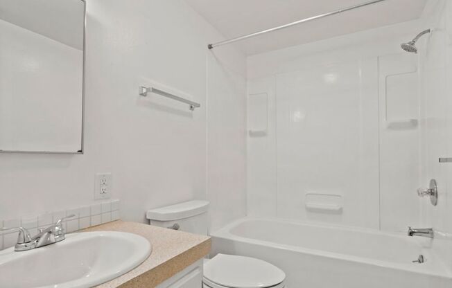 Studio, 1 bath, 500 sqft, $1,200, Unit 07