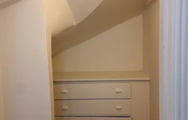 Filbert St 427, 429, 427a