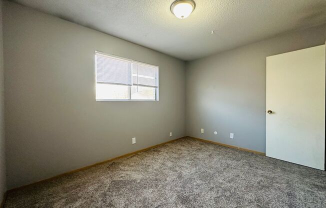 2 beds, 1 bath, 800 sqft, $950, Unit 10