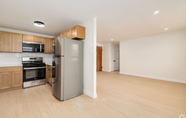 1 bed, 1 bath, 700 sqft, $1,375, Unit B13