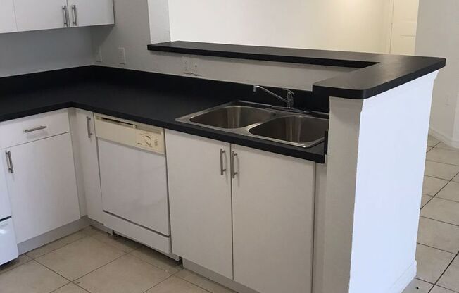 3 beds, 2 baths, 1,079 sqft, $2,600, Unit 13770-204