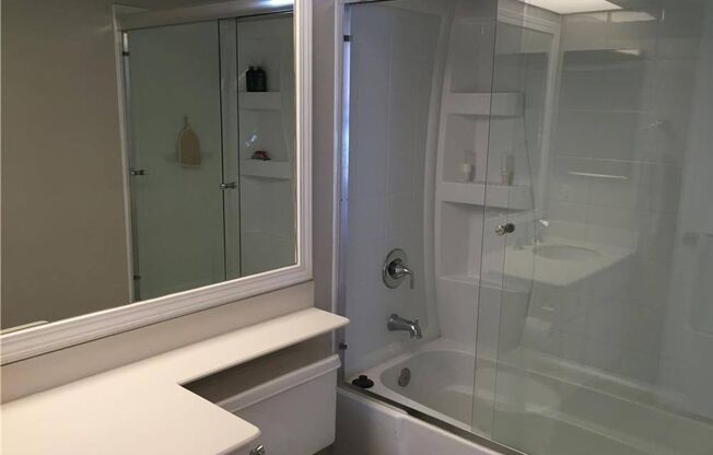 2bed/1bath w/ 1 car garage in the heart of Mission Viejo