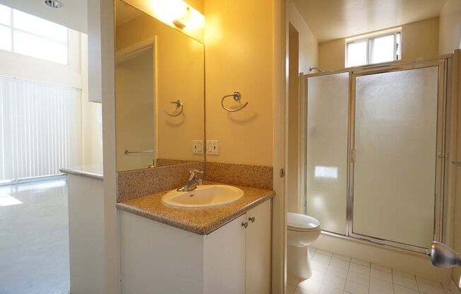 922 W 23 ST