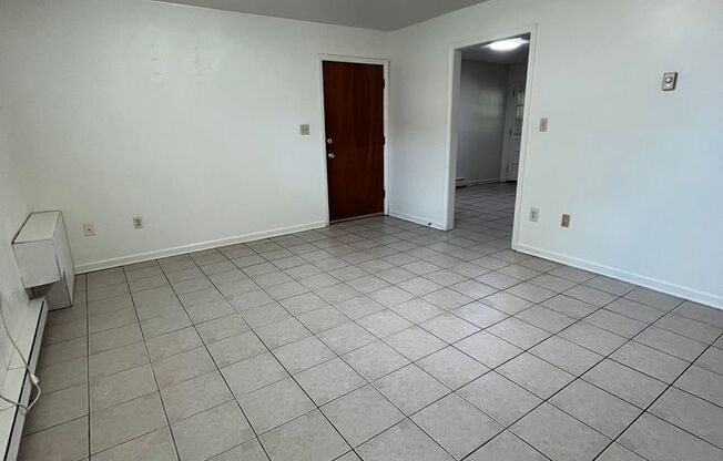 2 beds, 1 bath, 903 sqft, $1,290, Unit K-10