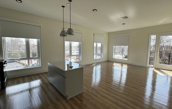 3 beds, 2 baths, 1,300 sqft, $3,629, Unit 365