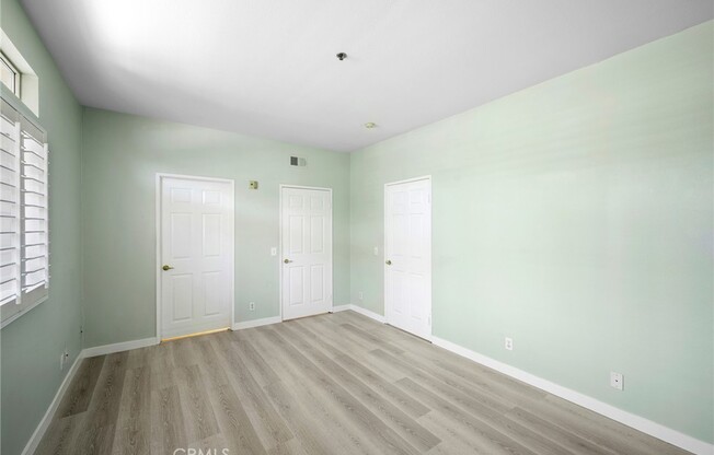13801 OXNARD ST