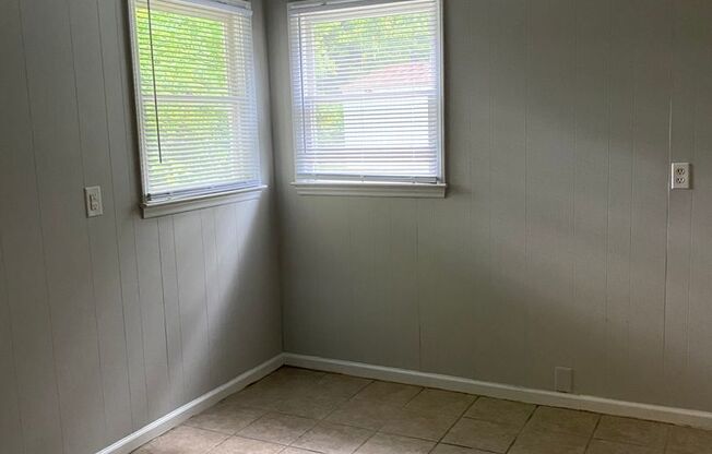 3 beds, 1 bath, $1,300