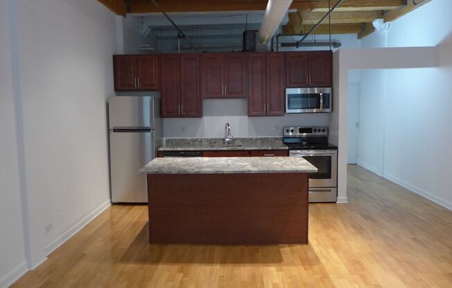 Studio, 1 bath, 550 sqft, $1,695, Unit 405