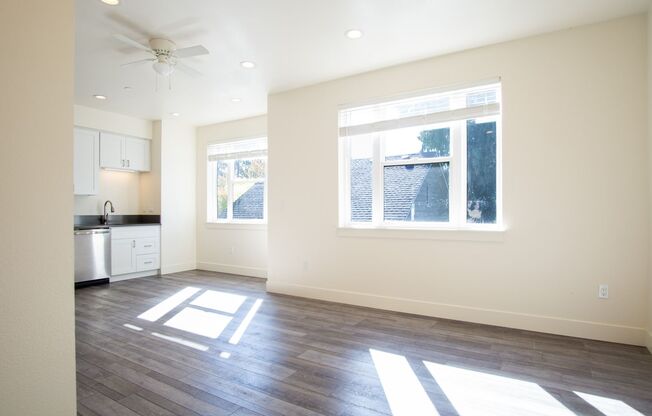 302 - 8015 N Oswego