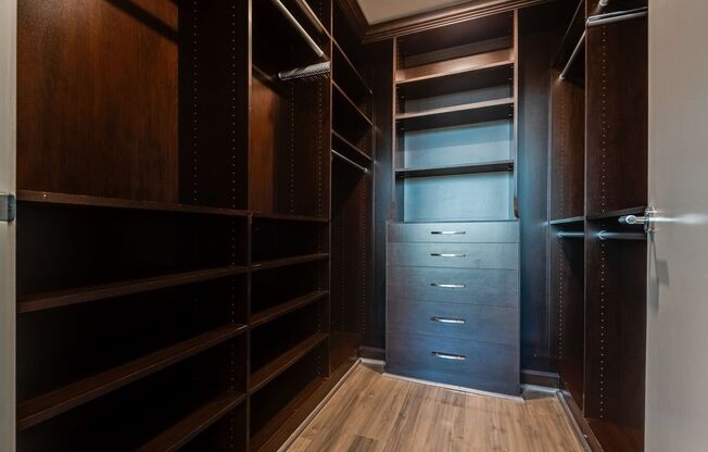 3 beds, 5 baths, $18,975, Unit # 4305