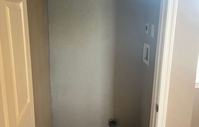 2 beds, 1 bath, 939 sqft, $1,250