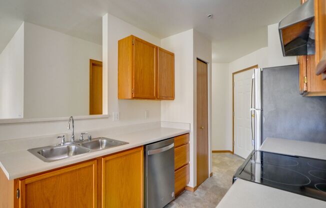 1 bed, 1 bath, 811 sqft, $1,595, Unit F304