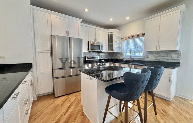104 S MYRTLE AVE