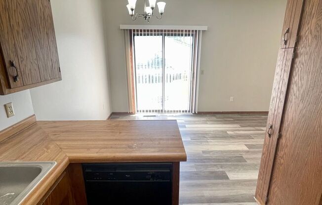 2 beds, 1 bath, 800 sqft, $1,250, Unit 1928-C