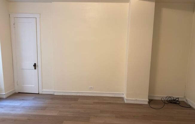 Studio, 1 bath, 323 sqft, $1,175, Unit Old King Edward 331