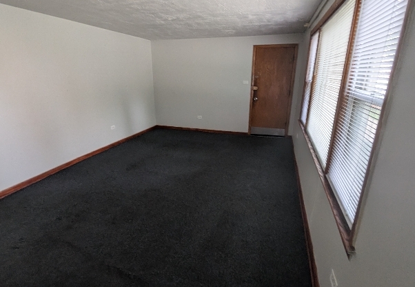 1323 W GARFIELD BLVD