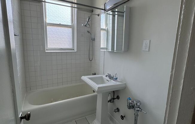 2 beds, 1 bath, 815 sqft, $1,795, Unit 1006-3