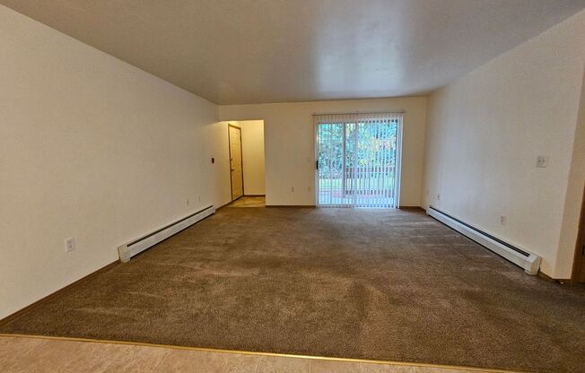 2 beds, 1 bath, 1,100 sqft, $1,319, Unit 1053 6303