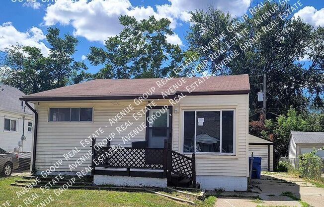 8646 CADILLAC AVE