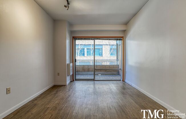2 Bed 2 Bath Downtown 3rd Floor Condo Water/Sewer/Garbage/Electric Included!!