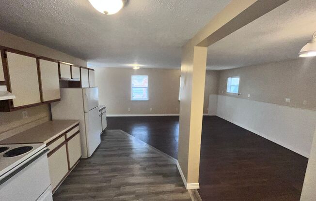 3 beds, 2 baths, $1,050, Unit A