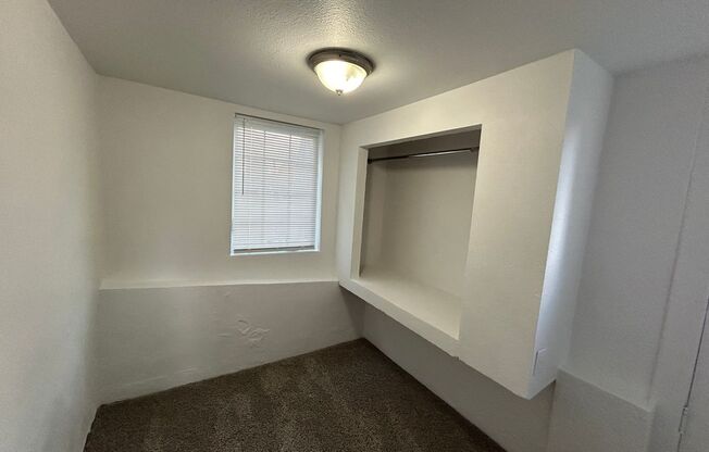 3 beds, 1 bath, 800 sqft, $1,150, Unit Unit F