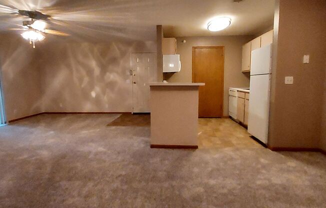 1 bed, 1 bath, 843 sqft, $1,065, Unit 51-302