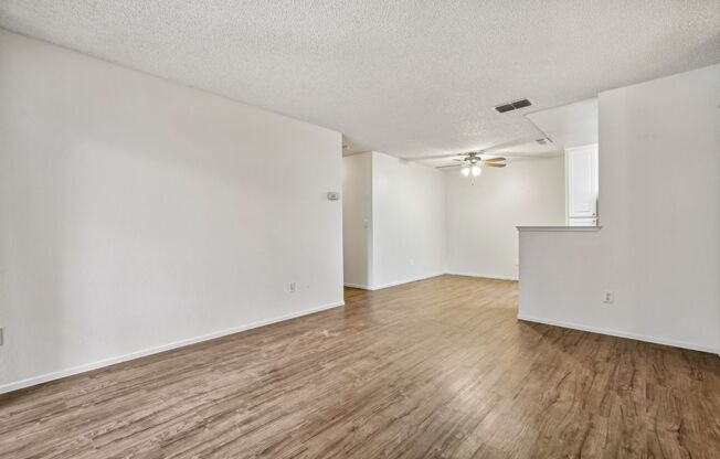2 beds, 1 bath, 840 sqft, $1,727, Unit 152