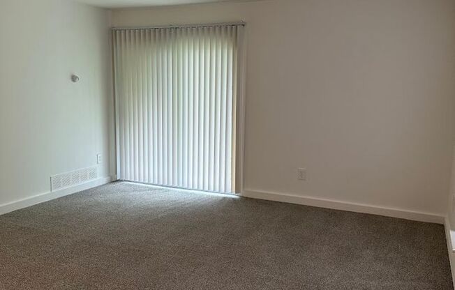 1 bed, 1 bath, 570 sqft, $1,275, Unit AO346