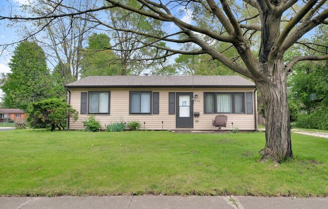 3 bedroom, 1 bathroom house FOR RENT NOW!